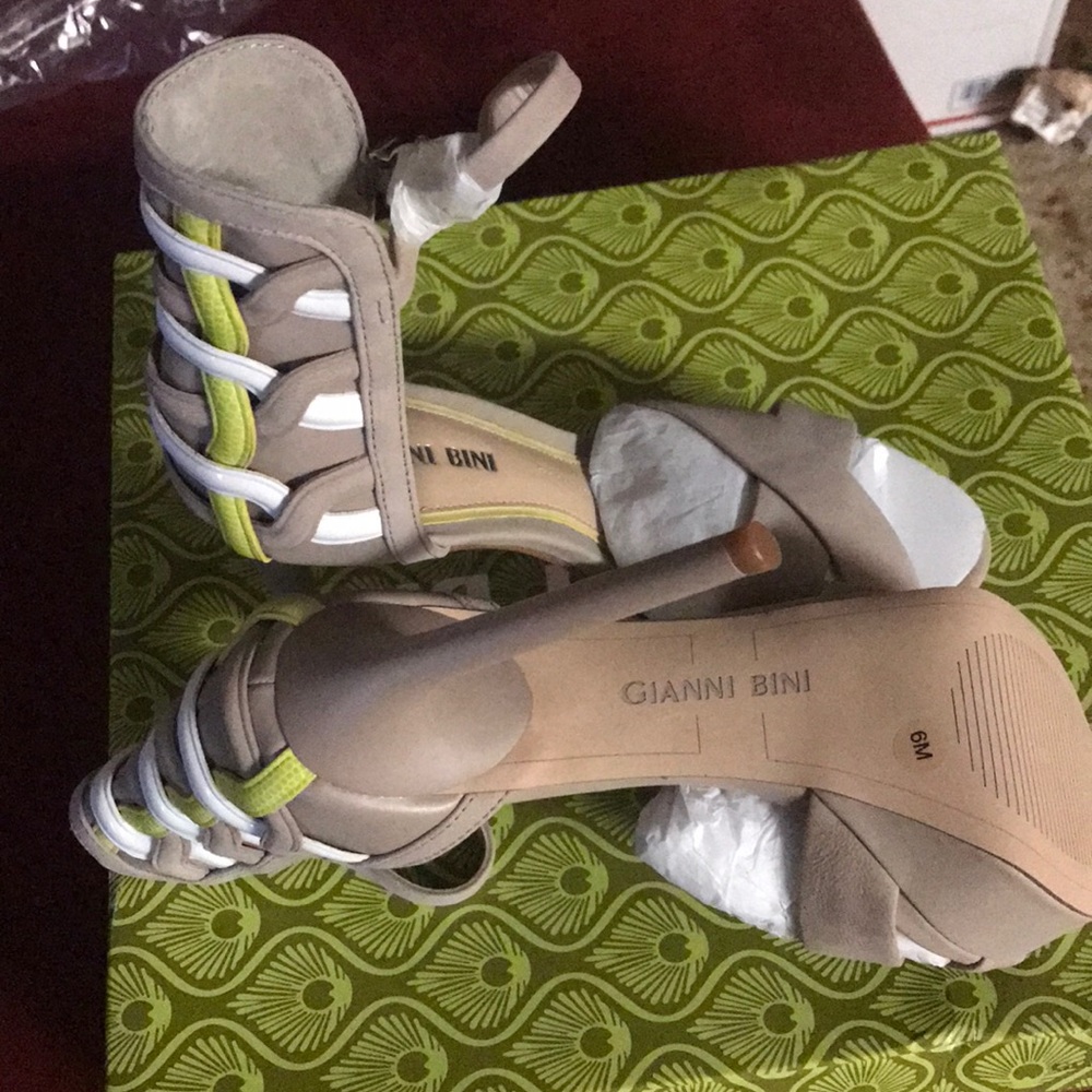 Shoes - Picture 4 of 5
